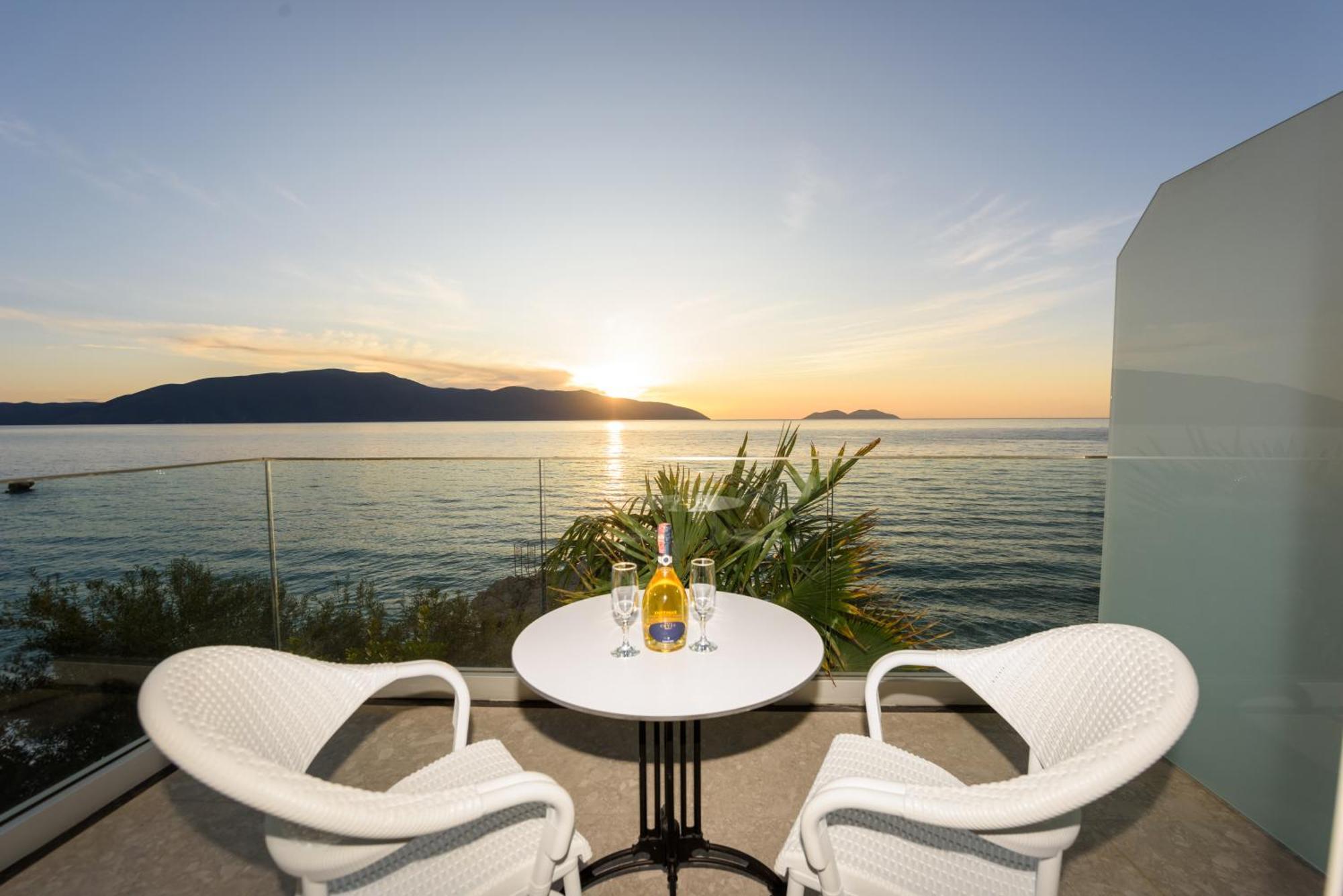 Hotel Nimfa Kanine Екстериор снимка