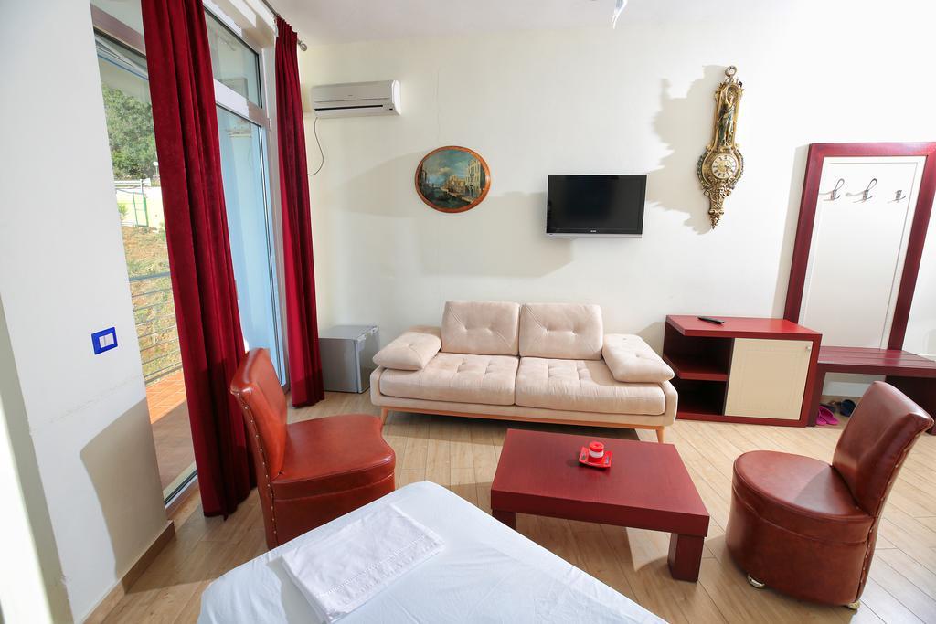 Hotel Nimfa Kanine Екстериор снимка